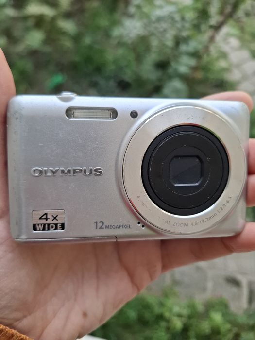 Компактен дигитален фотоапарат Olympus D-700, 12MP, 4 оптичен зум