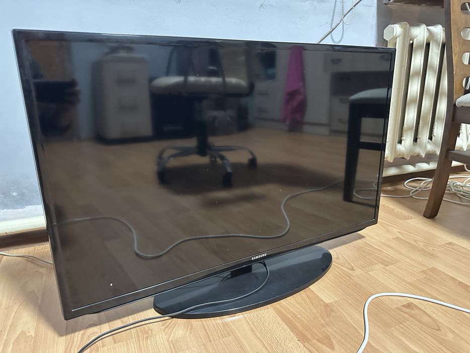 Продам телевизор Samsung UE40EH5000W.