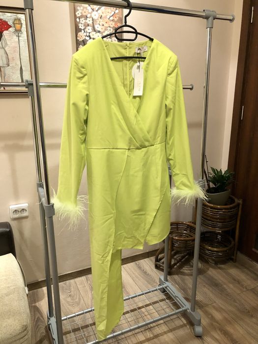 Зелена рокля с пера