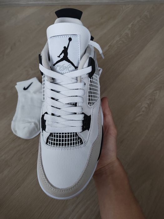 *STOC NOU* Jordan 4 Military Black, marimea 42, sosete Nike gratis!!