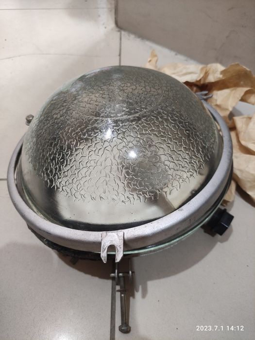 Светильник влагозащищённый (уличный фонарь)