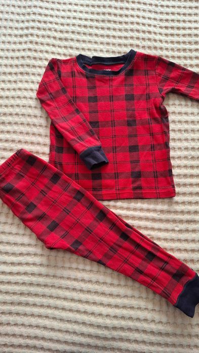 Пижамка новогодняя Carters на 1-2 г.