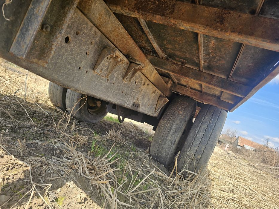 Remorca basculabila foriestera