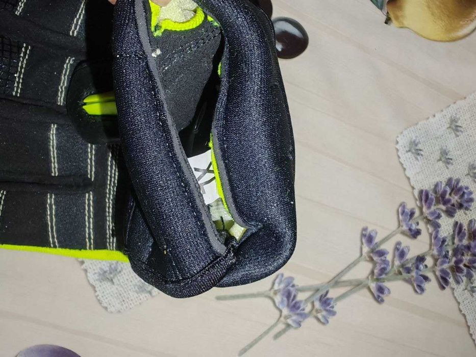 Mănuși școlare. De protecţie