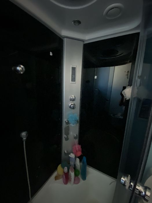 Cabina dus cu hidromasaj.