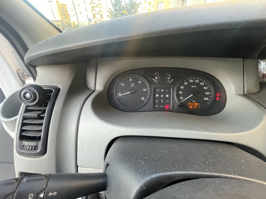 Opel vivaro 1,9 diesel  model suprainaltat si lung