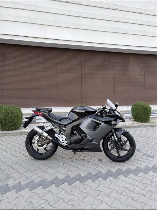 Hyosung GT 125 R