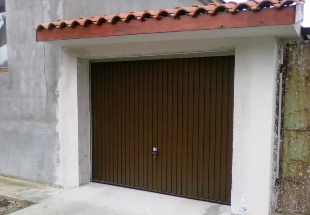 Гаражни врати тип летящо крило Новоферм