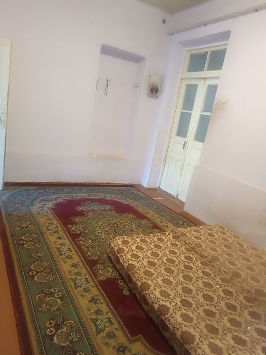 Barcha qulayliklarga ega 2 sotuqli hovli sotiladi