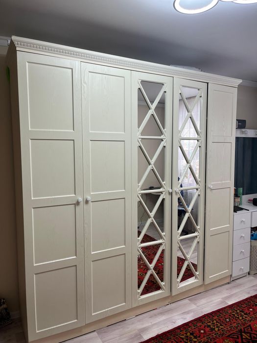 Продается вместительный шкаф