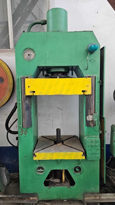 100 tonnalik sanoat gidravlik press sotiladi, narxi kelishiladi.