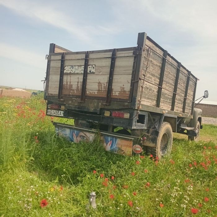 Gaz 53 bortli srochni sotiladi