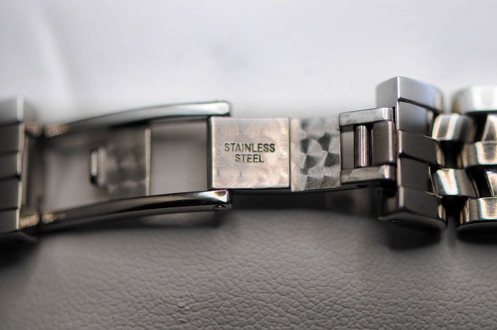 Швейцарски дамски часовник с естествени диаманти - Concord Sportivo