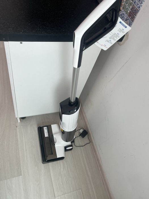 Пылесос и полы тоже моет  IEJE