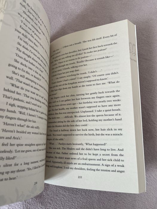 Книги от поредицата Powerless - Lauren Roberts