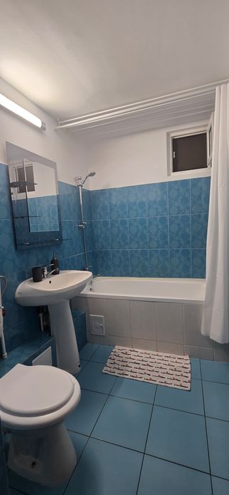 Închiriez apartament 3 camere decomandate, 75 mp – Zonă liniștită, aproape de școli și parc
