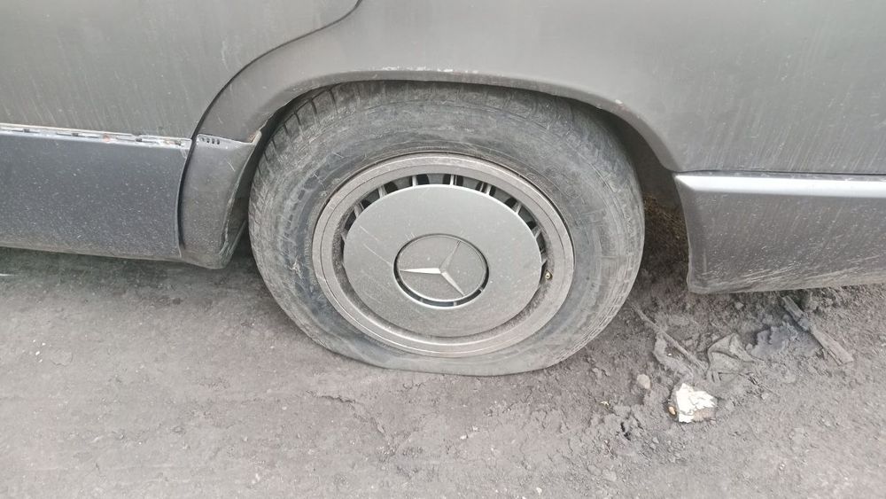 В продаже запчасти на Мерседес 124