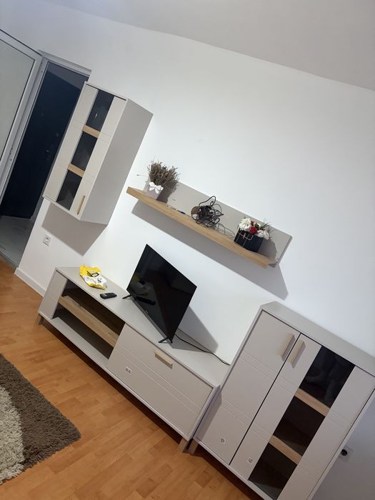 Inchiriez apartament cu 3 camere