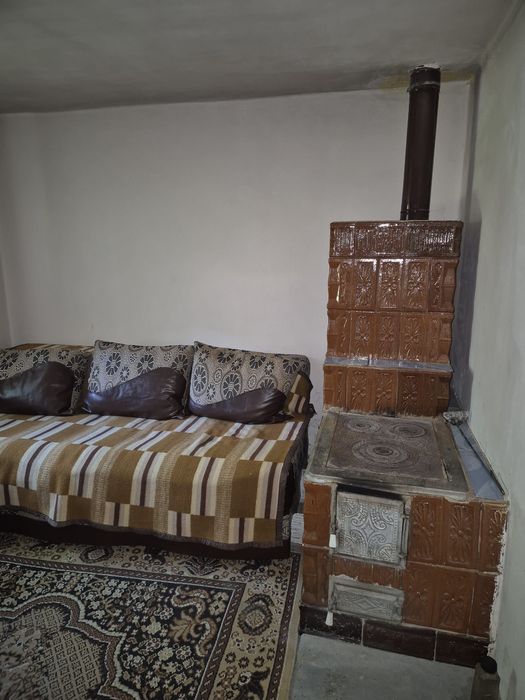 Casa batraneasca, la tara, 3646 mp, Jud. Vâlcea