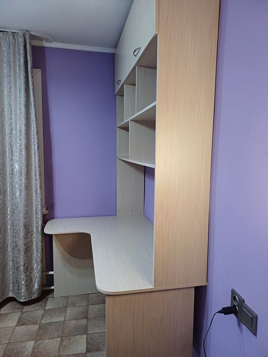 Продам угловую парту шкаф