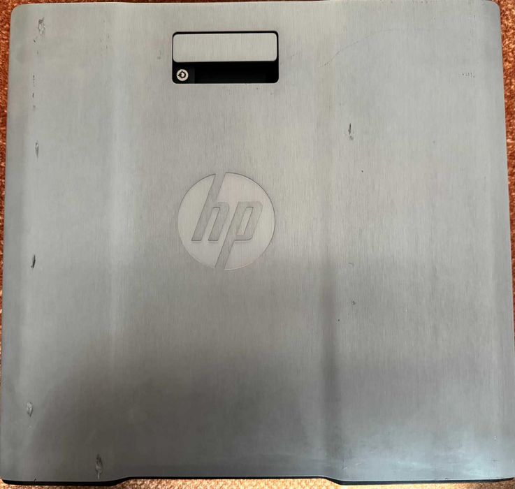 Продавам компютър HP Z620 Workstation, 2x E5 2620, 12C, 24T, 32 GB RAM