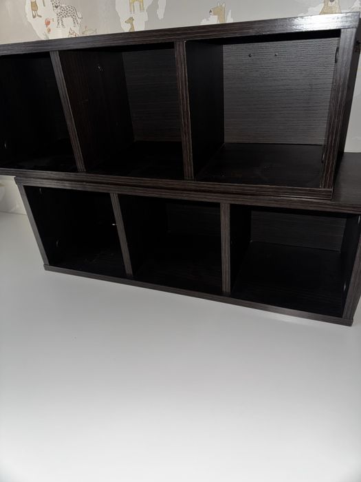 2 броя етажерки квадратчета