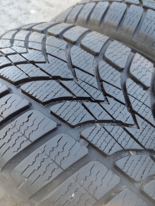Перфектни 2бр.225/55/17 Dunlop 4D MO dot1122