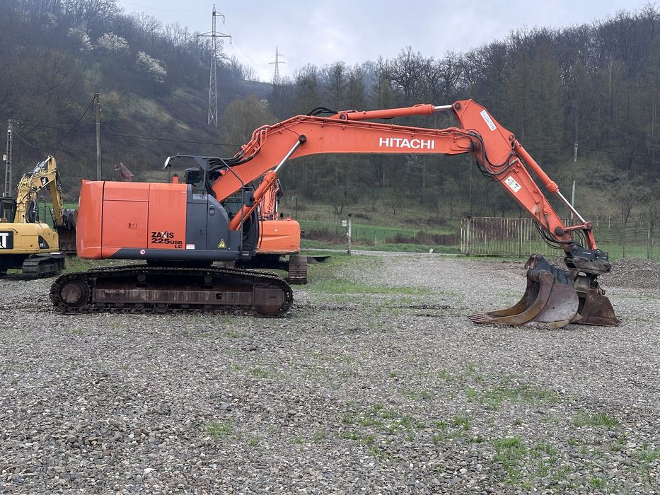 selly Excavator pe senile Hitachi ZX225 USRLC-5B 2015/9540h/24900kg