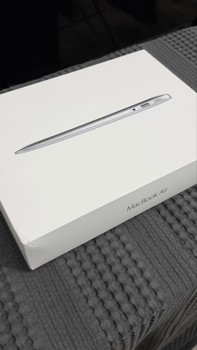 Поодается б/у Macbook Air 2013