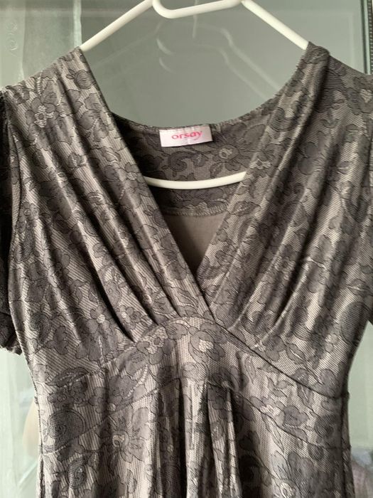 Vând rochie de zi sau ocazie .