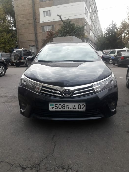 Автомобиль тоиота королла