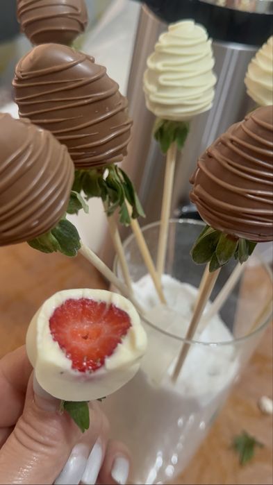 Клубника в шоколаде и денежные букеты