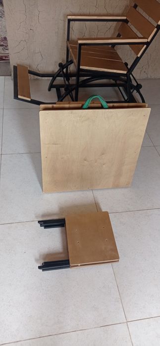 Складной стол и табурет продается