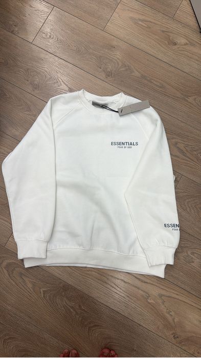 Свитшот ESSENTIALS новый с этикеткой