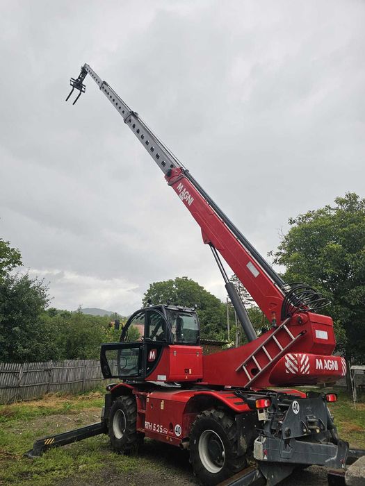 Încărcător telescopic rotativ 25 m MAGNI 5.25 de închiriat (tip manitou)