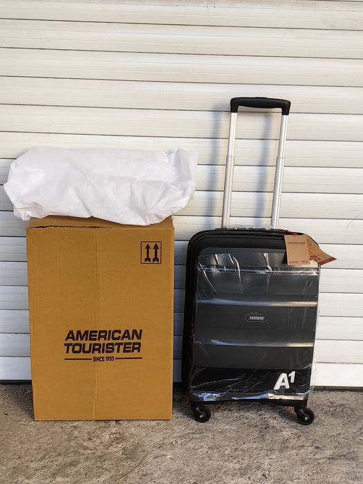 Чисто нов куфар American Tourister 55x40x20 см