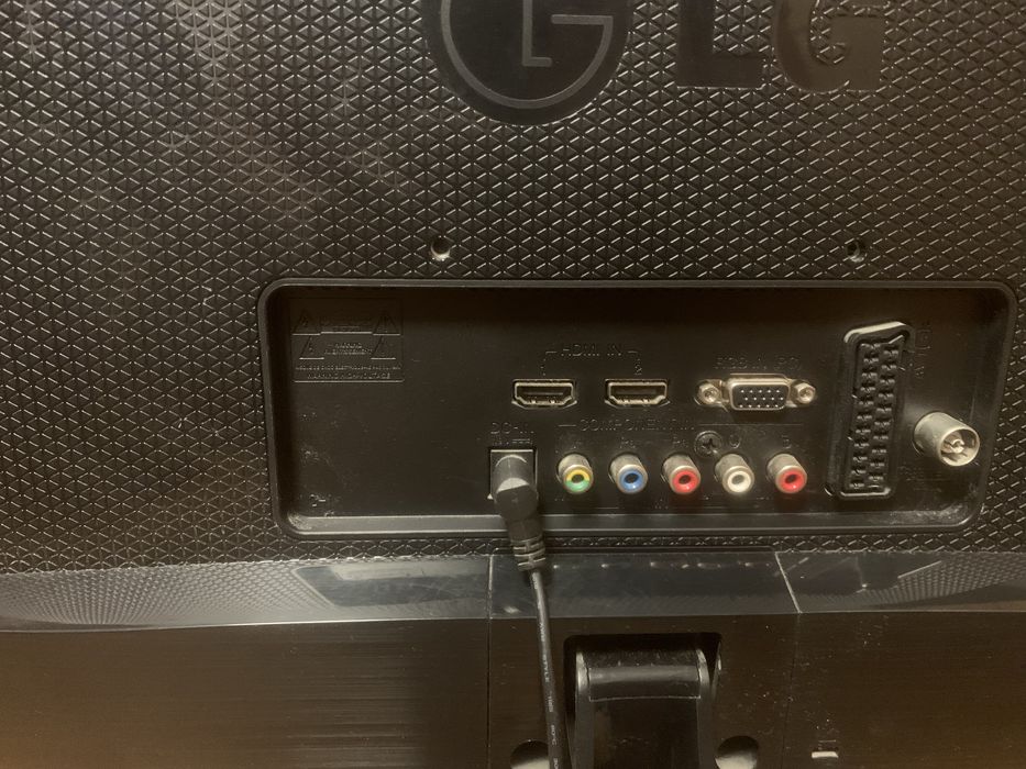 LG 22” (55 cm)- TV/Monitor Full HD