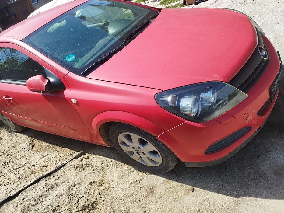 Bara fata far capota Opel Astra H GTC 1.4 dezmembrez dezmembrari piese