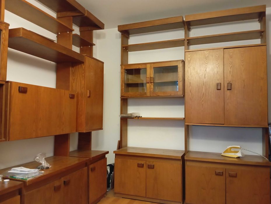 Donez urgent mobila bucătărie și biblioteca Ceahlăul