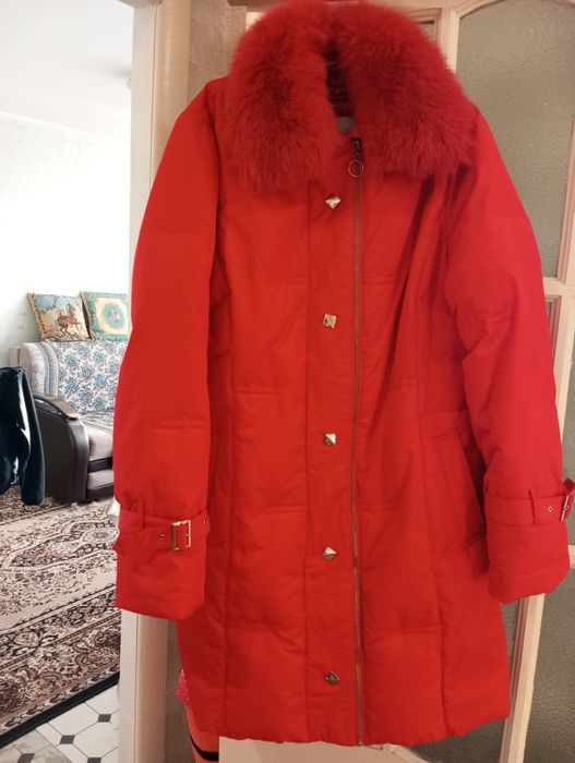 Зимний пуховик с капюшоном