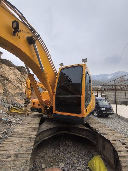 Ekskvator sotiladi 210 tali xoladi yaxshi