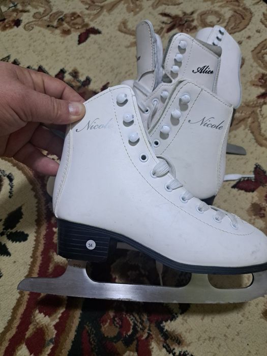 Фигурные коньки продам