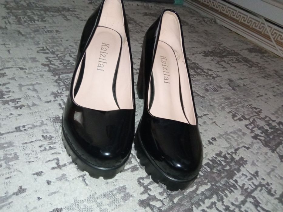 Продам туфли новые