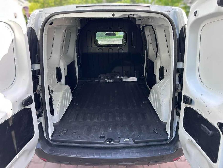 Нова баничарка пикап под наем