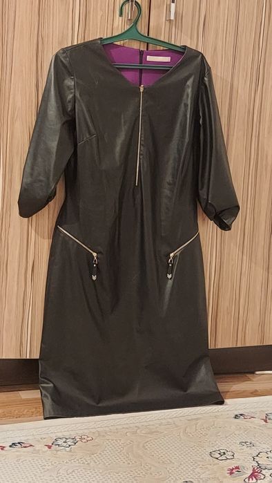 Италия. 500 теңге. Продам  платья дёшево