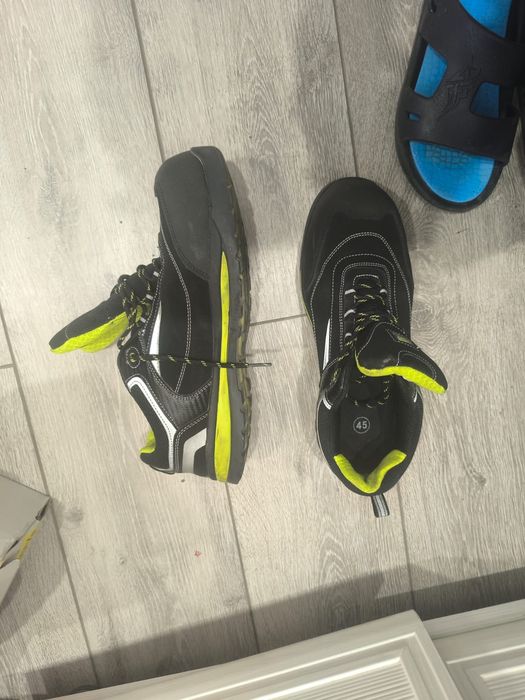 Кроссовки рабочие