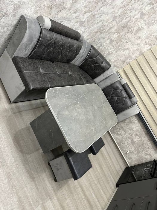 Угалок 150-180 стол 120.70 пуфик 2та