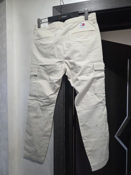 Tommy Jeans панталони Austin DM0DM18940 Бежов Slim Fit