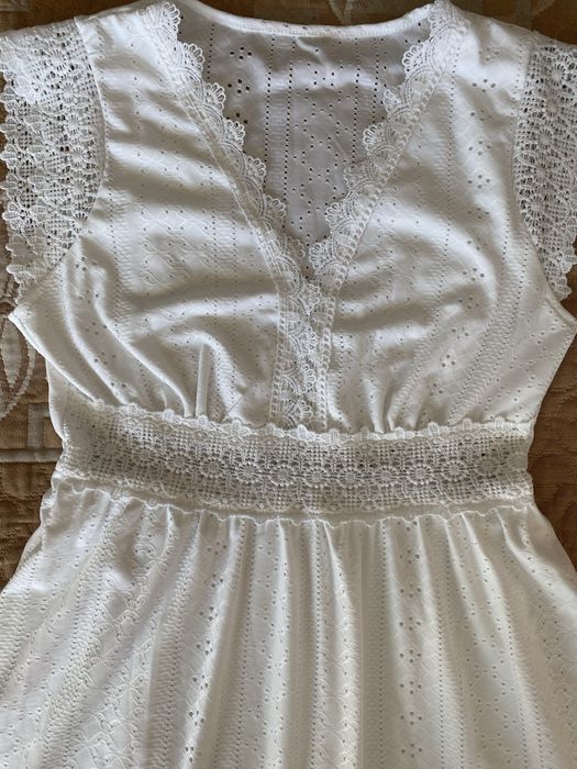 Лятна бяла рокля