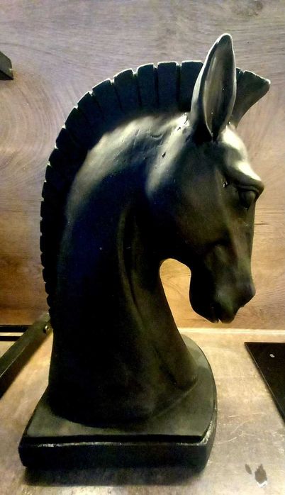 Статуетка ваза свещник плетени цветя бутилка и чаши кутии за подправки